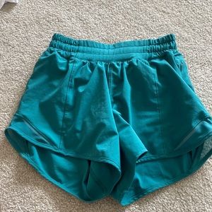 lululemon emerald green, hotty hot, 4 inch,low rise